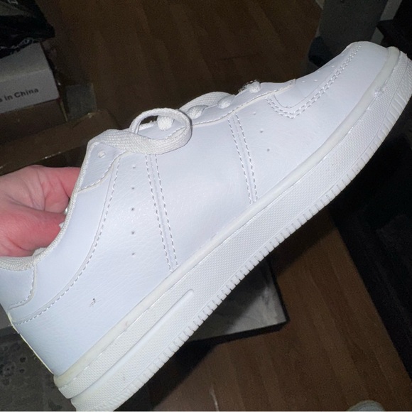 Sneakers - Picture 4 of 8